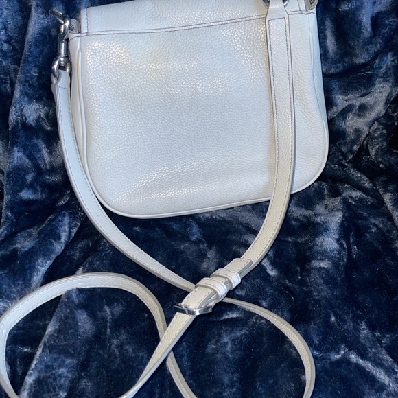 Marc Jacobs Empire City Light Grey with Silver
Style M0013046 - Picture 2 of 2